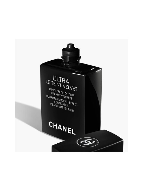 CHANEL - ULTRA LE TEINT VELVET Blurring Smooth Effect Foundation Velvet Matte Finish - B30 - photo 2 CHANEL - ULTRA LE TEINT VELVET Blurring Smooth Effect Foundation Velvet Matte Finish - B30 | Stockmann - photo 2