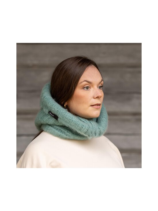 Myssyfarmi - Säde Hohto adīta vilnas kapuce - SÄDE MINT GREEN - photo 2 Myssyfarmi - Säde Hohto adīta vilnas kapuce - SÄDE MINT GREEN | Stockmann - photo 2