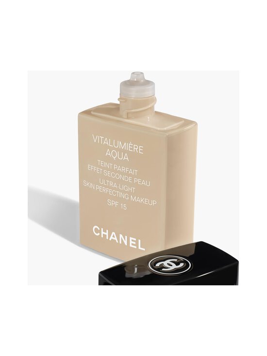 CHANEL - VITALUMIÈRE AQUA UltraLight Skin Perfecting Makeup Spf 15 - TENDRE 20 - photo 2 CHANEL - VITALUMIÈRE AQUA UltraLight Skin Perfecting Makeup Spf 15 - TENDRE 20 | Stockmann - photo 2