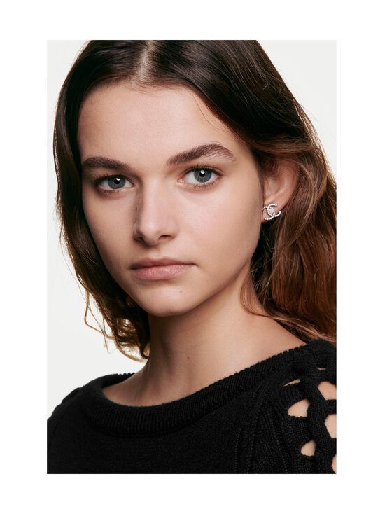 CHANEL - VITALUMIÈRE AQUA UltraLight Skin Perfecting Makeup Spf 15 - TENDRE 20 - photo 3 CHANEL - VITALUMIÈRE AQUA UltraLight Skin Perfecting Makeup Spf 15 - TENDRE 20 | Stockmann - photo 3
