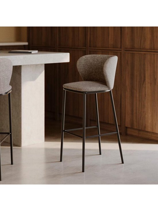 Kave Home - Ciselia-baarijakkara vaaleanruskea chenille-kangas / musta metalli K 75 cm - BEIGE | Stockmann - photo 4