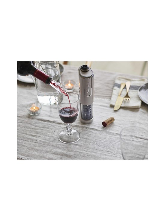 Cuisinart - RWO100E Cordless Wine Opener - langaton viinipullonavaaja + vakuumipumppu - SILVER - photo 6 Cuisinart - RWO100E Cordless Wine Opener - langaton viinipullonavaaja + vakuumipumppu - SILVER | Stockmann - photo 6