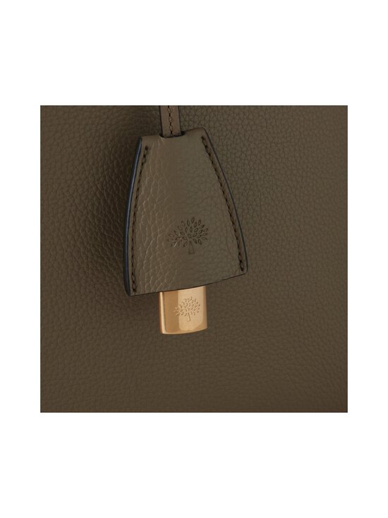 Mulberry - Lily Chain Tote Small Classic Grain -olkalaukku - R563 LINEN GREEN - photo 5 Mulberry - Lily Chain Tote Small Classic Grain -olkalaukku - R563 LINEN GREEN | Stockmann - photo 5