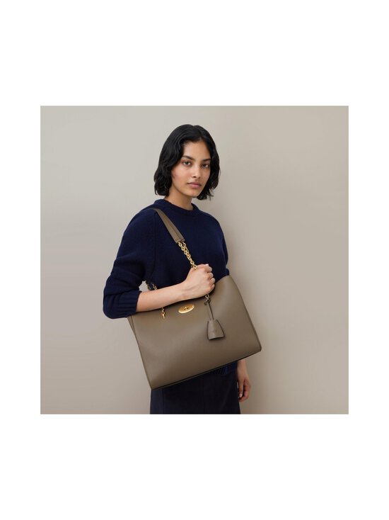 Mulberry - Lily Chain Tote Small Classic Grain -olkalaukku - R563 LINEN GREEN - photo 6 Mulberry - Lily Chain Tote Small Classic Grain -olkalaukku - R563 LINEN GREEN | Stockmann - photo 6