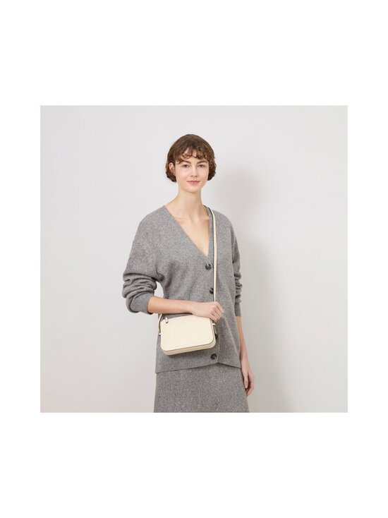 Mulberry - Clovelly Pouch Micro Classic Grain -nahkalaukku - H687 EGGSHELL - photo 6 Mulberry - Clovelly Pouch Micro Classic Grain -nahkalaukku - H687 EGGSHELL | Stockmann - photo 6