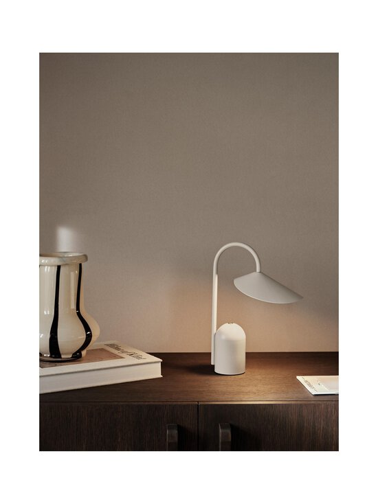 Ferm Living - Arum-pöytävalaisin - CASHMERE - photo 4 Ferm Living - Arum-pöytävalaisin - CASHMERE | Stockmann - photo 4
