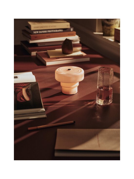 Ferm Living - Ripple Portable -valaisin - PALE ROSE | Stockmann - photo 4