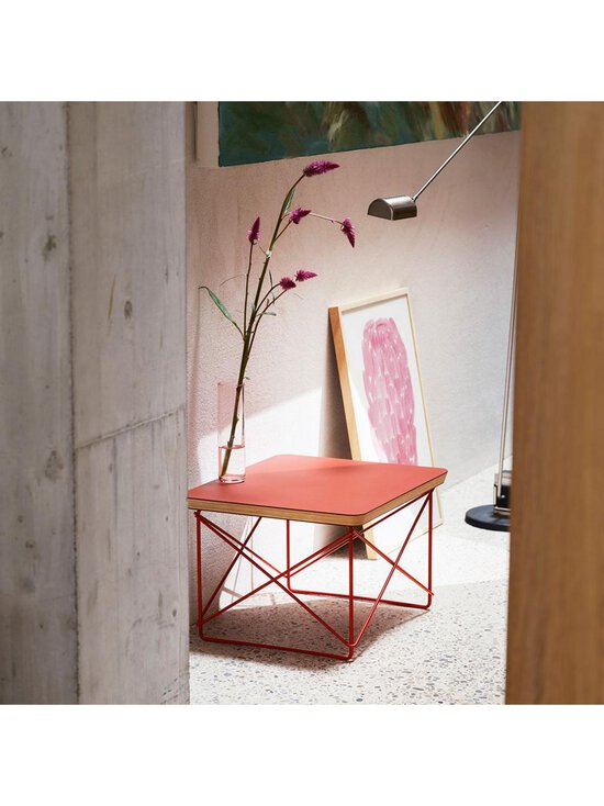 Vitra - Eames Occasional Table LTR -sivupöytä punainen linoleumi / punainen - PINK | Stockmann - photo 5