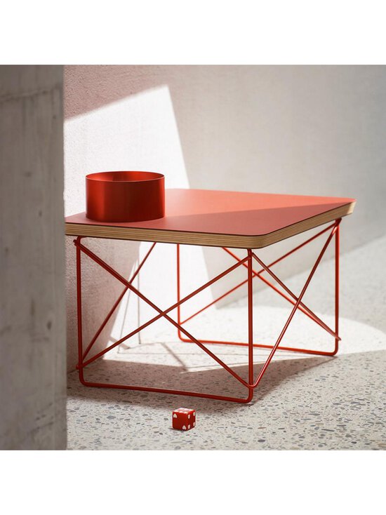 Vitra - Eames Occasional Table LTR -sivupöytä punainen linoleumi / punainen - PINK | Stockmann - photo 4
