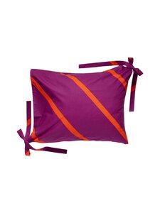 Marimekko - Basso-tyynyliina - 330 BURGUND,RED Marimekko - Basso-tyynyliina - 330 BURGUND,RED | Stockmann