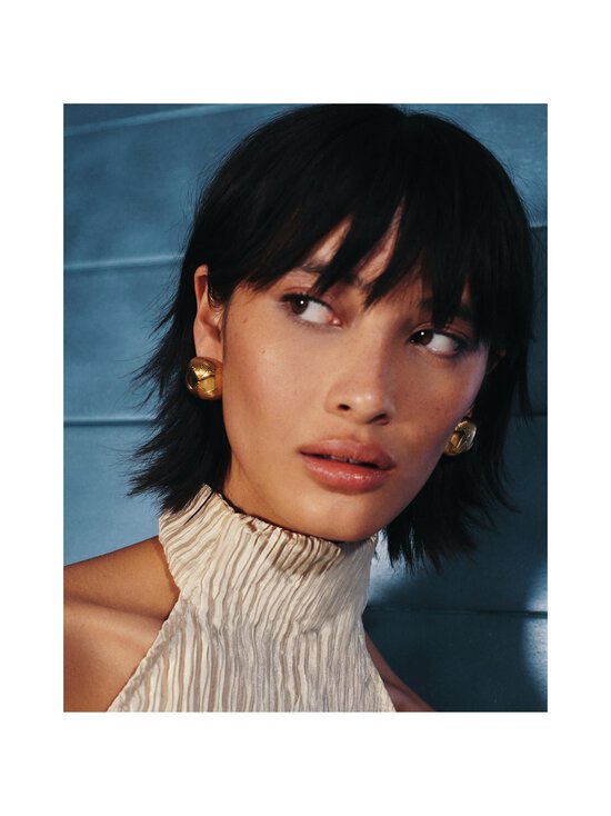 MISSOMA - Hera Oversized Dome Ridge Stud -korvakorut - GOLD - photo 4 MISSOMA - Hera Oversized Dome Ridge Stud -korvakorut - GOLD | Stockmann - photo 4