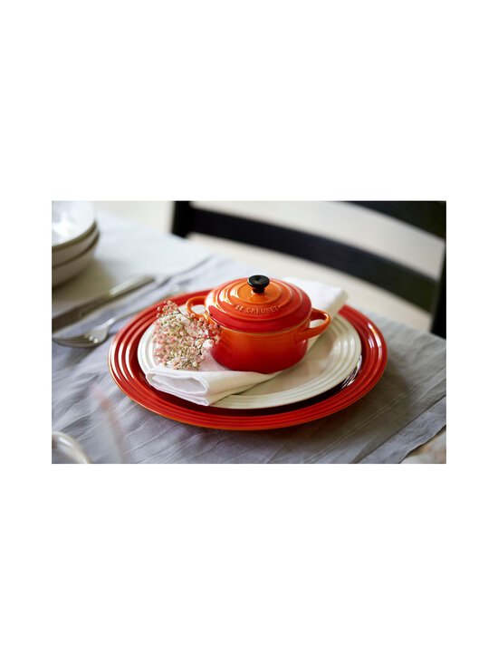 Le Creuset - Classic Mini Round Cocotte -pata 10 cm - 090 VOLCANIC - photo 8 Le Creuset - Classic Mini Round Cocotte -pata 10 cm - 090 VOLCANIC | Stockmann - photo 8
