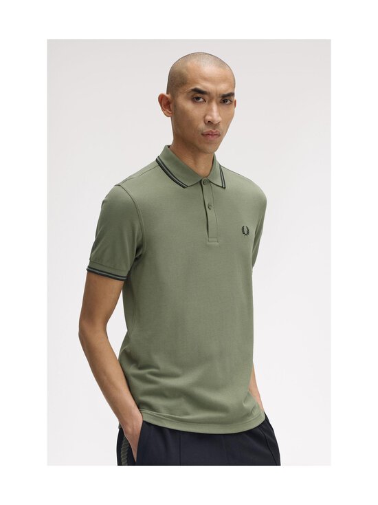 Fred Perry - Twin Tipped Slim -pikeepaita - Z50 LRLWRTHGREEN/BLK - photo 6 Fred Perry - Twin Tipped Slim -pikeepaita - Z50 LRLWRTHGREEN/BLK | Stockmann - photo 6
