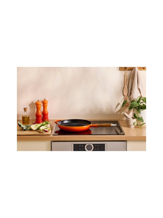 Le Creuset - Puidust käepidemega pann Signature ø 28 cm - FLAME - photo 6 Le Creuset - Puidust käepidemega pann Signature ø 28 cm - FLAME | Stockmann - photo 6