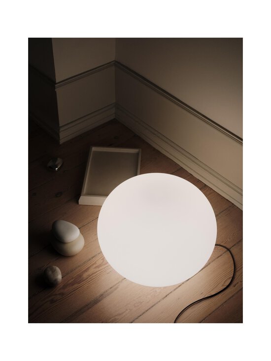 Flos - Glo-Ball -pöytävalaisin - F3021000 WHITE | Stockmann - photo 2