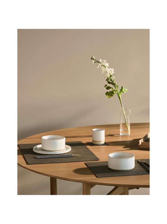 Lind DNA - Nahast lauamatt Square L Nupo - CAVIAR - photo 3 Lind DNA - Nahast lauamatt Square L Nupo - CAVIAR | Stockmann - photo 3