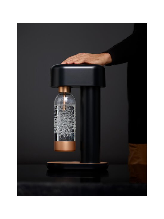 Mysoda - Ruby 2 -hiilihapotuslaite 14 x 24 x 41 cm - BLACK COPPER - photo 3 Mysoda - Ruby 2 -hiilihapotuslaite 14 x 24 x 41 cm - BLACK COPPER | Stockmann - photo 3