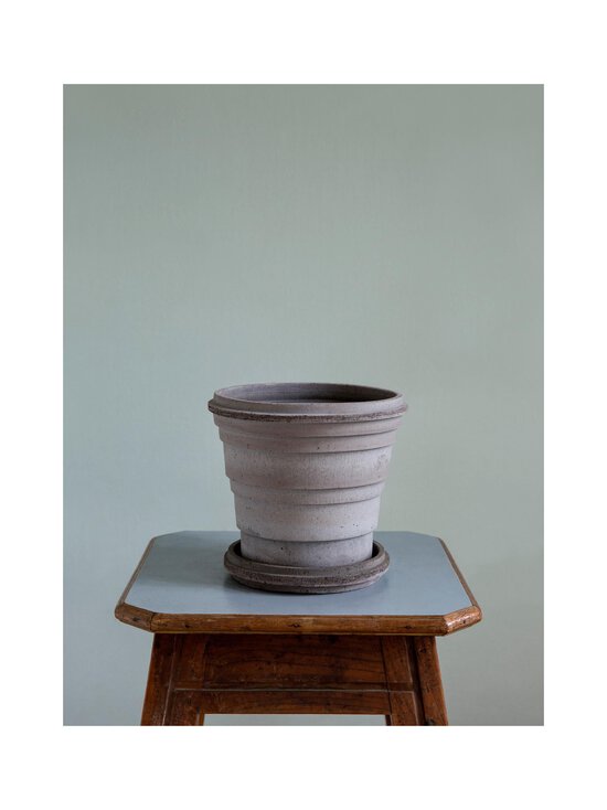 Bergs Potter - Planet Raw -ruukku aluslautasella Ø16 cm - GREY | Stockmann - photo 2
