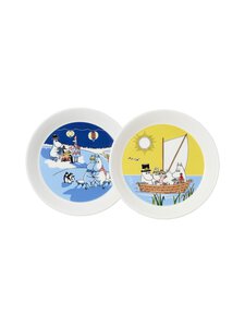 Moomin Arabia - Muumi Talvinuotio & Purjehtien -lautaset 19 cm, 2 kpl - BLUE-YELLOW Moomin Arabia - Muumi Talvinuotio & Purjehtien -lautaset 19 cm, 2 kpl - BLUE-YELLOW | Stockmann