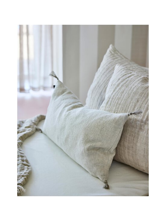 Himla - Sunshine-pellavatyynynpäällinen tasseleilla 30 x 60 cm - 04 OATMEAL - photo 4 Himla - Sunshine-pellavatyynynpäällinen tasseleilla 30 x 60 cm - 04 OATMEAL | Stockmann - photo 4