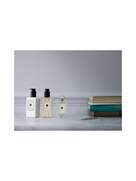 Jo Malone London - Peony & Blush Suede Body & Hand Wash -nestesaippua 250 ml - NOCOL - photo 3 Jo Malone London - Peony & Blush Suede Body & Hand Wash -nestesaippua 250 ml - NOCOL | Stockmann - photo 3