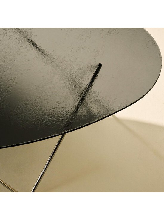 Gubi - Pedrera-sohvapöytä 106 x 86 cm kromi / smoke strukturoitu lasi - GREY | Stockmann - photo 4