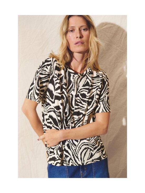 Part Two - Nahid t-paita - 303965 BLACK ANIMAL PRINT - photo 4 Part Two - Nahid t-paita - 303965 BLACK ANIMAL PRINT | Stockmann - photo 4