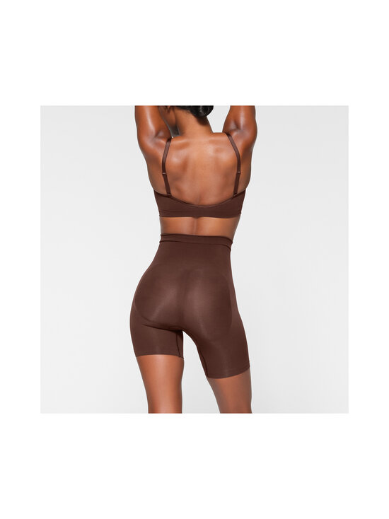 SKIMS - Seamless Sculpt Mid Thigh - muotoilevat shortsit - COCOA | Stockmann - photo 3