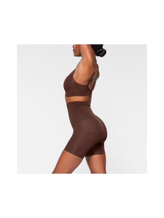 SKIMS - Seamless Sculpt Mid Thigh - muotoilevat shortsit - COCOA | Stockmann - photo 4
