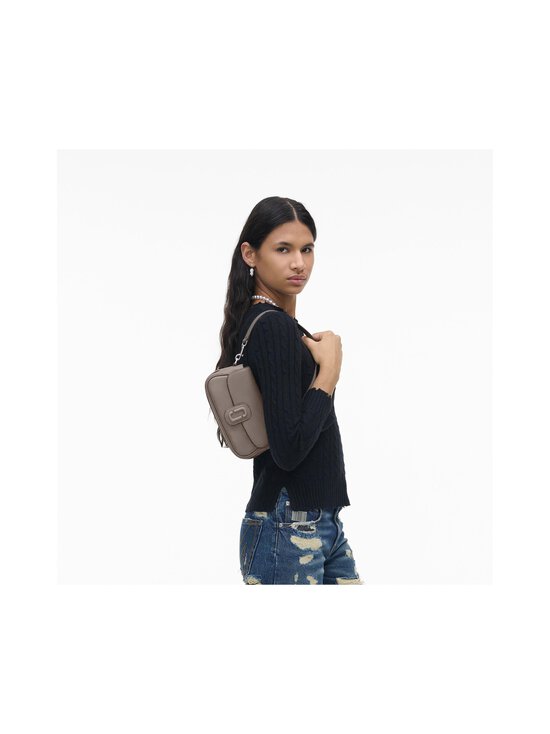 Marc Jacobs - The Small Clover Shoulder -nahkalaukku - 055 CEMENT - photo 7 Marc Jacobs - The Small Clover Shoulder -nahkalaukku - 055 CEMENT | Stockmann - photo 7
