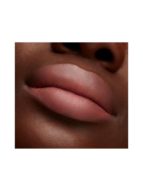 MAC - Lustreglass Lipstick - huulipuna - HUG ME - photo 5 MAC - Lustreglass Lipstick - huulipuna - HUG ME | Stockmann - photo 5