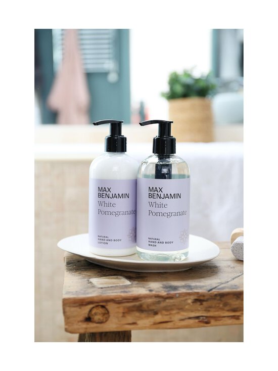 Max Benjamin - White Pomegranate Hand & Body Gift Set -ihonhoitopakkaus 2 x 300 ml - LIGHT LILAC - photo 5 Max Benjamin - White Pomegranate Hand & Body Gift Set -ihonhoitopakkaus 2 x 300 ml - LIGHT LILAC | Stockmann - photo 5