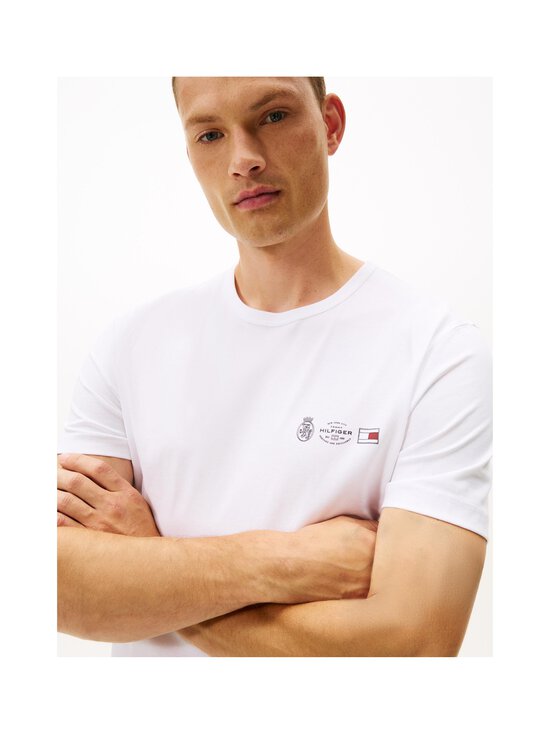 Tommy Hilfiger - Small Crest Outline T-krekls - YBR WHITE - photo 5 Tommy Hilfiger - Small Crest Outline T-krekls - YBR WHITE | Stockmann - photo 5