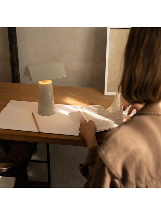 &Tradition - Caret MF1 -pöytävalaisin ladattava silk grey - GREY | Stockmann - photo 9