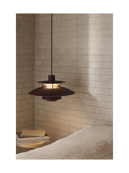 Louis Poulsen - PH 5 Monochrome -riippuvalaisin - MONOCHROME BURGUNDY - photo 2 Louis Poulsen - PH 5 Monochrome -riippuvalaisin - MONOCHROME BURGUNDY | Stockmann - photo 2