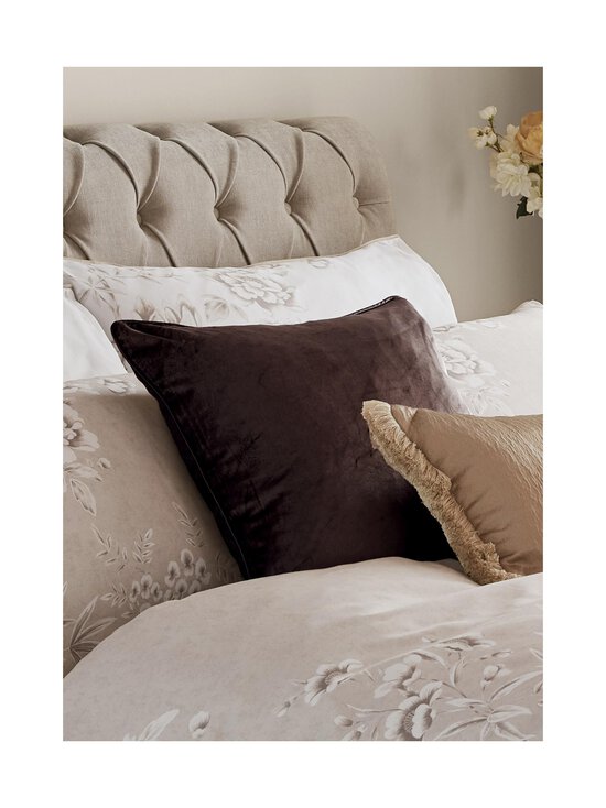 Laura Ashley - Sametpadi Nigella 50 x 50 cm - CHESTNUT - photo 3 Laura Ashley - Sametpadi Nigella 50 x 50 cm - CHESTNUT | Stockmann - photo 3