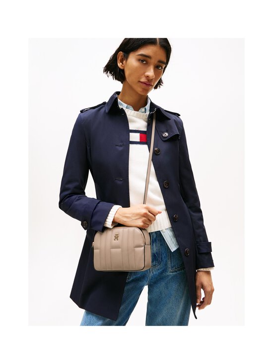 Tommy Hilfiger - Feminine Camera Bag -laukku - AFE COASTAL TAUPE - photo 5 Tommy Hilfiger - Feminine Camera Bag -laukku - AFE COASTAL TAUPE | Stockmann - photo 5