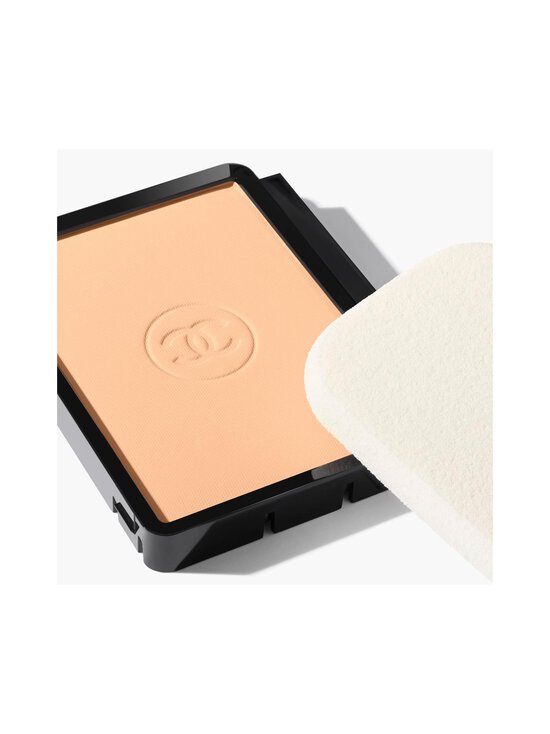 CHANEL - ULTRA LE TEINT REFILL Ultrawear All Day Comfort Flawless Finish Compact Foundation - B30 - photo 2 CHANEL - ULTRA LE TEINT REFILL Ultrawear All Day Comfort Flawless Finish Compact Foundation - B30 | Stockmann - photo 2