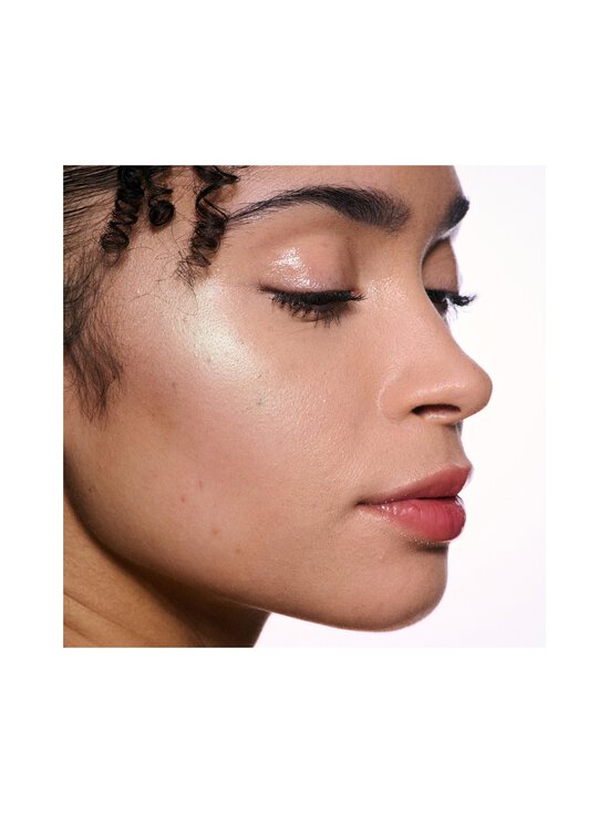 MAC - Bounce & Gleam Highlighter izgaismotājs - INVESTMINT - photo 4 MAC - Bounce & Gleam Highlighter izgaismotājs - INVESTMINT | Stockmann - photo 4