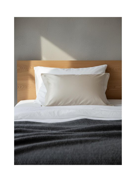 Yves Delorme - Triomphe-satiinityynyliina - VAALEANRUSKEA | Stockmann - photo 2