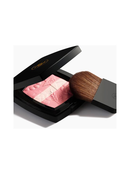 CHANEL - LES SIGNES DE CHANEL Illuminating Powder Blush - ROSE LUMIERE - photo 2 CHANEL - LES SIGNES DE CHANEL Illuminating Powder Blush - ROSE LUMIERE | Stockmann - photo 2
