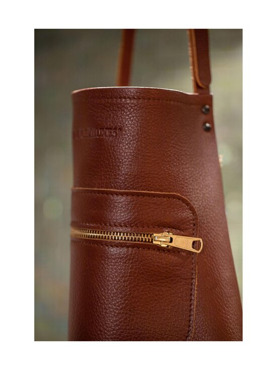 DUTCHDELUXES - Zipper Style -nahkaesiliina, 67,4 x 78,5 cm - CB CLASSIC BROWN - photo 6 DUTCHDELUXES - Zipper Style -nahkaesiliina, 67,4 x 78,5 cm - CB CLASSIC BROWN | Stockmann - photo 6