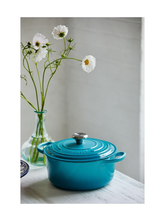 Le Creuset - Signature Round Casserole čuguna katls 24 cm/ 4.2 l - CARIBBEAN - photo 7 Le Creuset - Signature Round Casserole čuguna katls 24 cm/ 4.2 l - CARIBBEAN | Stockmann - photo 7