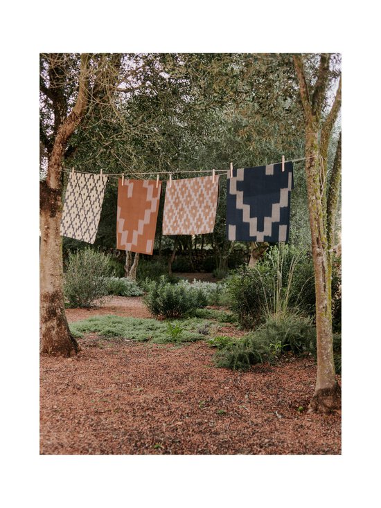 Ferm Living - Ikat-keittiöpyyhe 70 x 50 cm - MIST BLUE/TERRACOTTA | Stockmann - photo 2