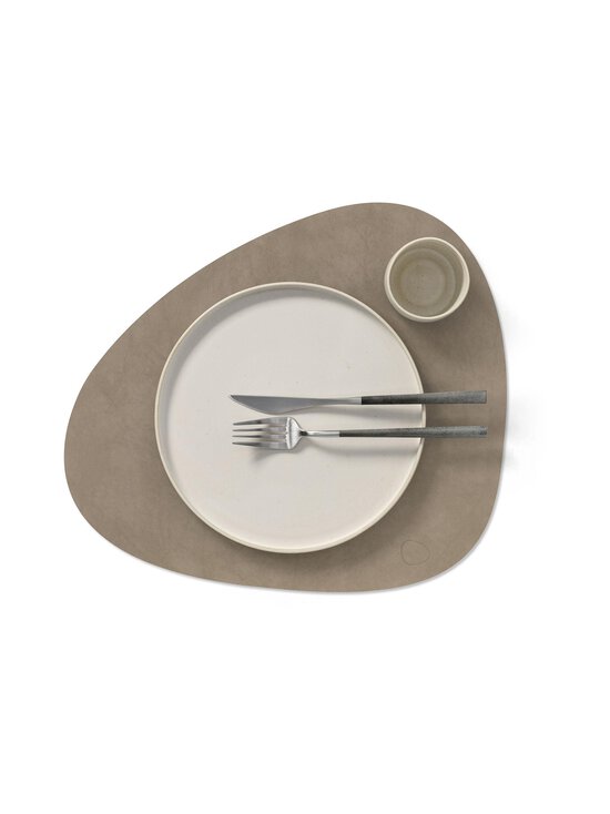 Lind DNA - Nupo Curve L galda paliktnis 37 x 44 cm - NOMAD GREY - photo 2 Lind DNA - Nupo Curve L galda paliktnis 37 x 44 cm - NOMAD GREY | Stockmann - photo 2