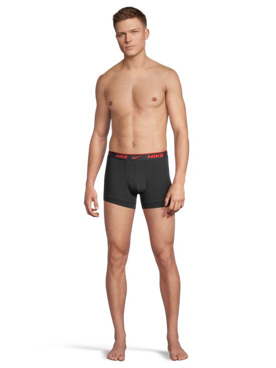 Nike - Alushousut 3-pack - EXZ BLK LIG CRIM/DES OCH/DP NHT LOGO WB - photo 3 Nike - Alushousut 3-pack - EXZ BLK LIG CRIM/DES OCH/DP NHT LOGO WB | Stockmann - photo 3