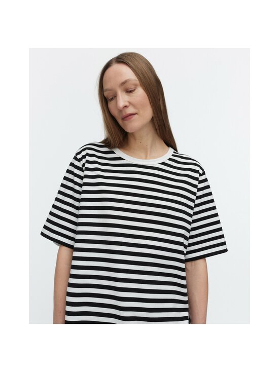 Marimekko - Tasaraita Unisex Kioski T-krekls - 068 WHITE, BLACK - photo 4 Marimekko - Tasaraita Unisex Kioski T-krekls - 068 WHITE, BLACK | Stockmann - photo 4