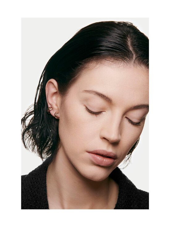 CHANEL - ULTRA LE TEINT FLUIDE Ultrawear All Day Comfort Flawless Finish Foundation - B10 - photo 3 CHANEL - ULTRA LE TEINT FLUIDE Ultrawear All Day Comfort Flawless Finish Foundation - B10 | Stockmann - photo 3
