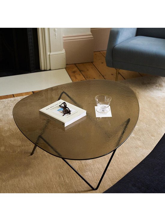 Gubi - Pedrera-sohvapöytä 106 x 86 cm musta / bronze strukturoitu lasi - BROWN | Stockmann - photo 2
