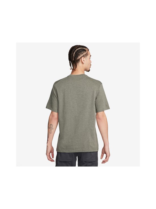 Nike - Primary Swoosh T-paita - 053 DARK STUCCO/CARGO KHAKI/HTR - photo 2 Nike - Primary Swoosh T-paita - 053 DARK STUCCO/CARGO KHAKI/HTR | Stockmann - photo 2